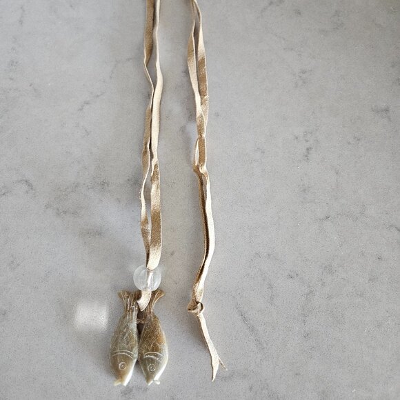 2 ASIAN NATURAL GREEN & BROWN JADEITE TWO-SIDED FISH PENDANT W/ CHAMOIS NECKLACE - Picture 10 of 16